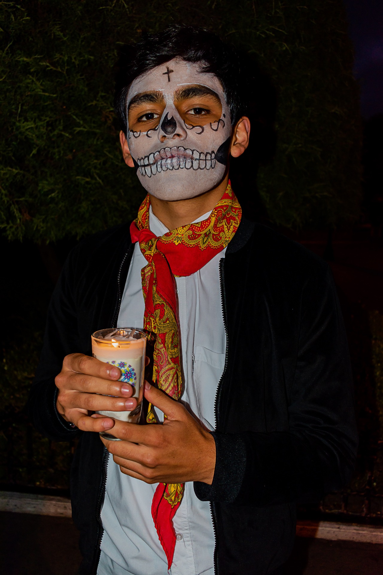 ILUMINACIÓN: Flash ÁNGULO DE TOMA: Normal TIPO DE CÁMARA: Nikon D5600 APERTURA: F/3.5 VELOCIDAD: 1/200s ISO: 200 LUGAR: Tlatlauquitepec, Puebla FECHA DE CREACIÓN: 20/10/2020